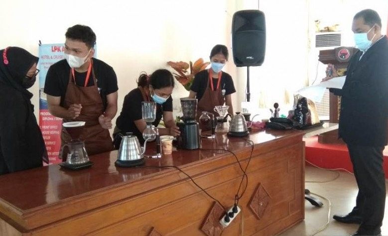 podiumnews.com-Cetak Barista Perkuat Industri Kopi di Bali